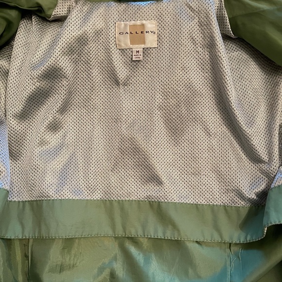 GALLERY LIKE NEW WATER REPELLENT RAINCOAT W DETACHABLE HOOD, DRY CLEANED. - Picture 4 of 17